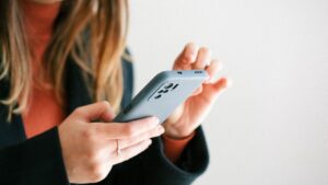 AI and eSIMs: How can they Revolutionize Mobile Connectivity? 