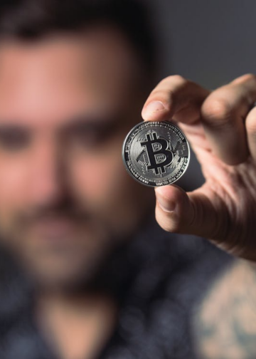 5 Benefits of Playing Poker with Cryptocurrency