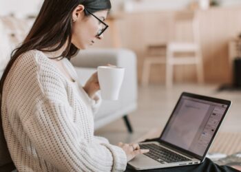 Which AI Tool Is Perfect for Engaging Social Media Content?